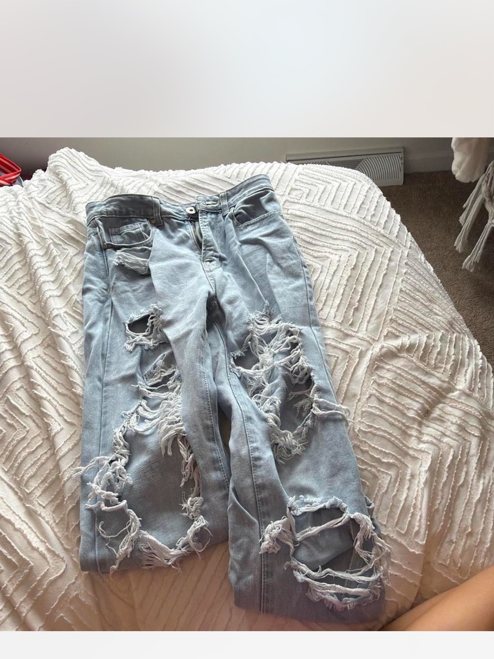 Light Wash Ripped Boyfriend Jeans - Casual Relaxed Fit